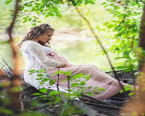 怀孕20多天能通过B超检查确定吗？脐带打结是否能在B超中观察到？